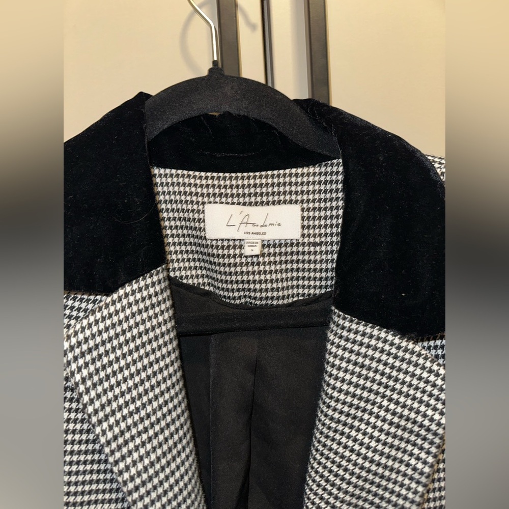 L'Academie the Lynn Blazer in Black
Houndstooth Size Small - Picture 3 of 4